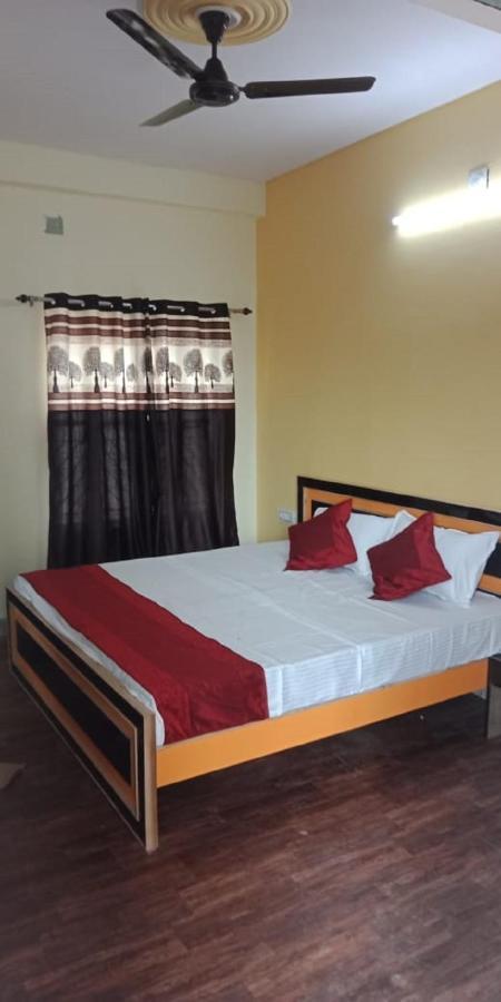 Varanasi Paradise Extérieur photo